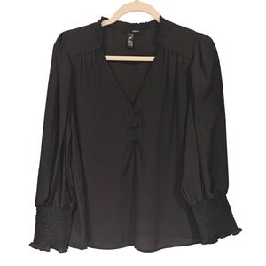 AQUA Black Ruffle Trim Long Sleeve Button Blouse - Size‎ Small